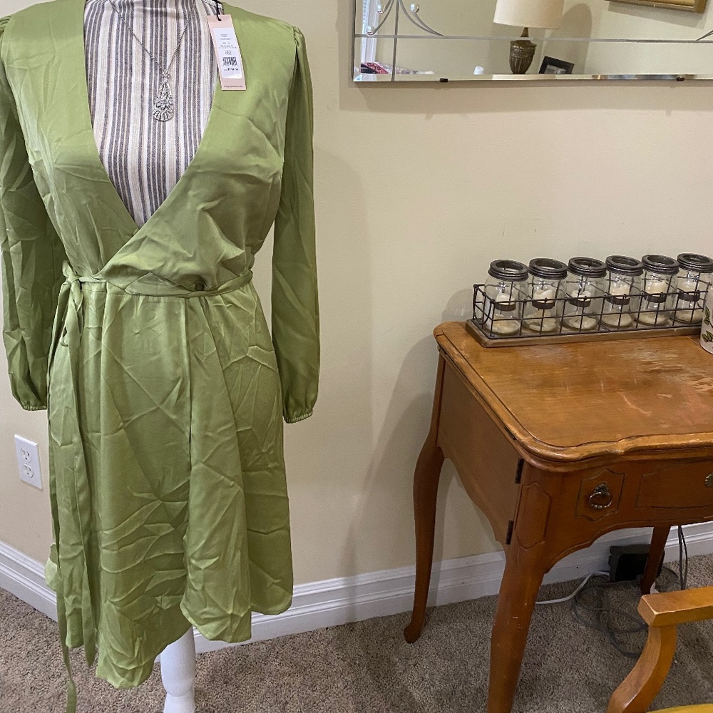 BCBG Generation Size 2 Light Green Silky Holiday Dress
